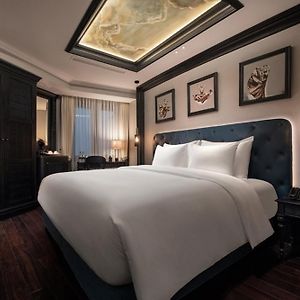 Deluxe Room Internal Window